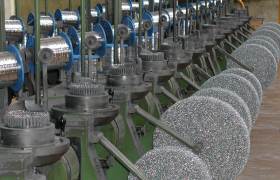 Circular knitting machines